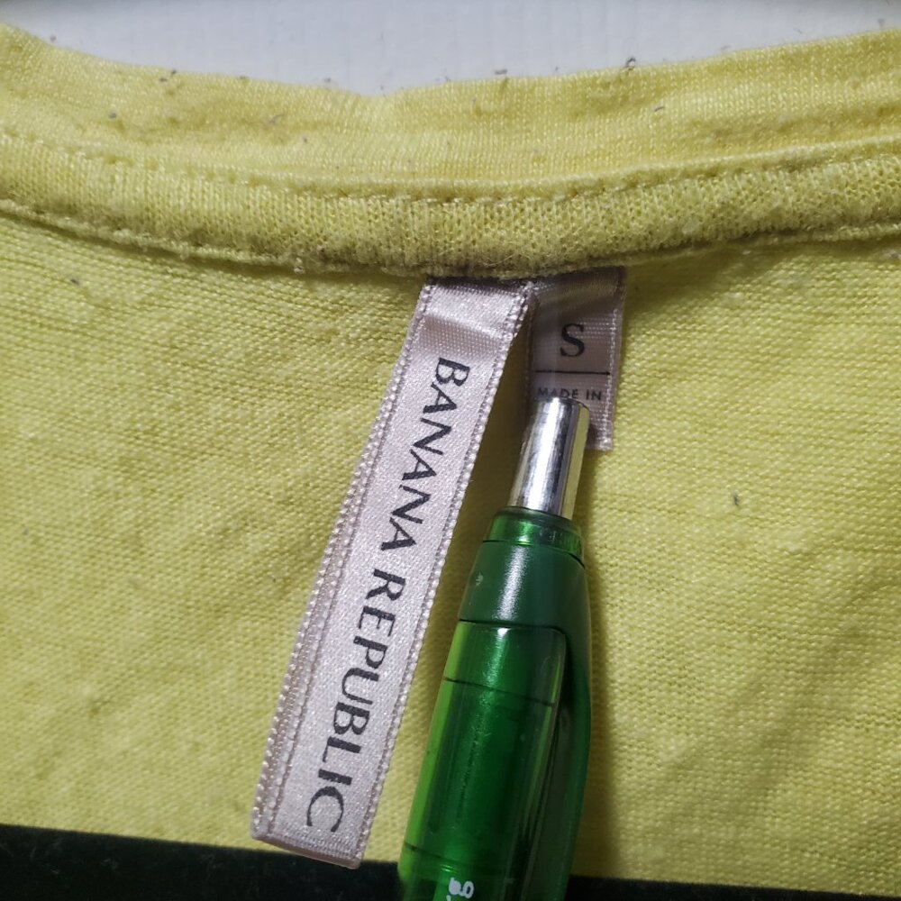 Banana Republic Yellow Linen V-Neck Shirt | Small - Picture 2 of 4